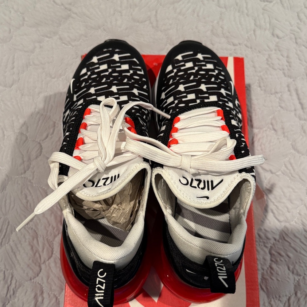 Nike Air Max 270 Just Do It Print 4.5y AR0021 001 Black white Crimson - Picture 6 of 8